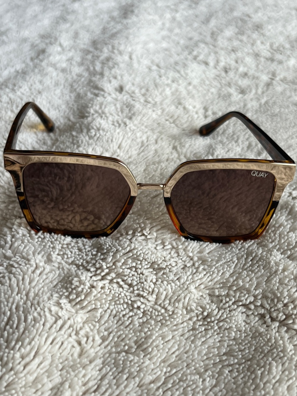 Quay Australia Upgrade Jaclyn Hill Brown Tortoiseshell Sunglasses with Gold Trim